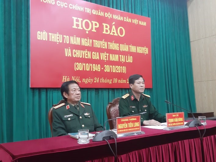 Ban Chủ trì họp báo. Ảnh PV