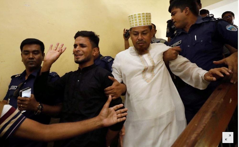 Những kẻ giết nữ sinh Bangladesh bị đưa khỏi tòa sau khi thẩm phán ra phán quyết. Ảnh: Reuters.