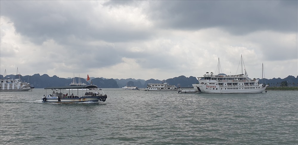 Tàu du lịch tại cảng Tuần Châu. Ảnh: Nguyễn Hùng