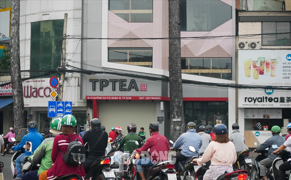 Cửa hàng trà sữa nhượng quyền từ Đài Loan - TP Tea tại đường 3/2 (quận 10) cũng rơi vào tình trạng đóng cửa.