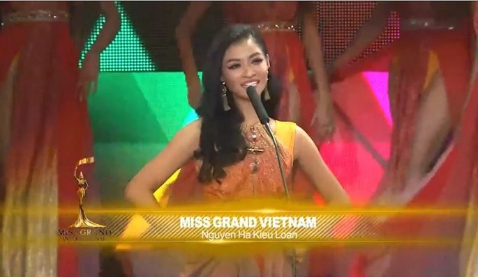 Đại diện Việt Nam trong phần thi mở màn giới thiệu bản thân.