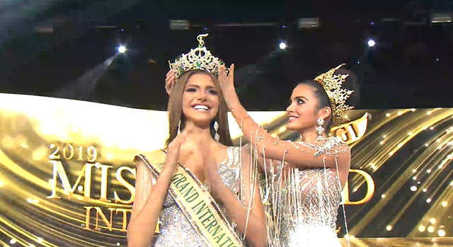 Không nằm ngoài dự đoán của giới chuyên môn, Hoa hậu 19 tuổi đến từ Venezuela - Valentina Figuerm đã giành chiến thắng tại cuộc thi Hoa hậu Hoà bình quốc tế 2019 (Miss Grand International). Ảnh: MIG.