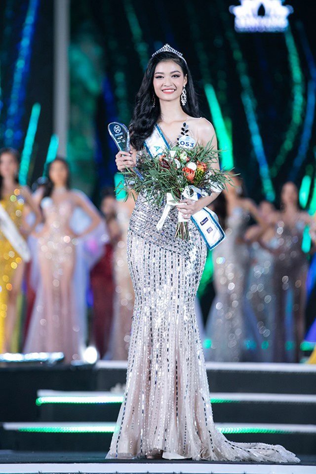 Bởi vậy, không bất ngờ khi Nguyễn Hà Kiều Loan đăng quang ngôi vị Á hậu 1 Hoa hậu Thế giới Việt Nam 2019 và trở thành đại diện của Việt Nam tại Hoa hậu Hòa bình Thế giới 2019. Ảnh: MWVN.