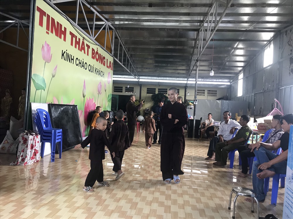 Tịnh thất Bồng Lai là nơi nuôi dưỡng 5 chú tiểu từng gây sốt tại chương trình Thách thức danh hài mùa thứ 5. Các chú tiểu là Pháp Tâm, Trí Tâm, Nghi Tâm, Ngọc Tâm và Minh Tâm đã giành được giải thưởng 200 triệu đồng từ chương trình.