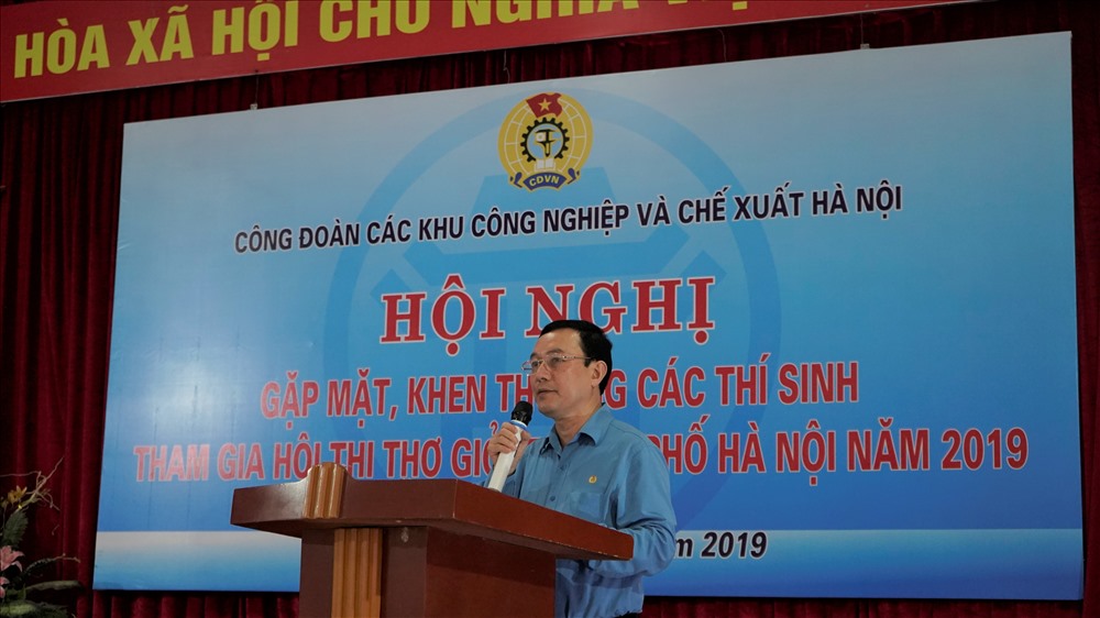 Đồng chí Đinh Quốc Toản - Chủ tịch Công đoàn các KCN-CX Hà Nội phát biểu tại Hội nghị. Ảnh: Chi Linh