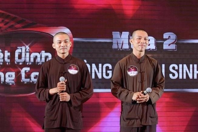 Hai người của tịnh thất Bồng Lai thi hát bolero trên truyền hình. Nguồn: Tuyệt đỉnh song ca