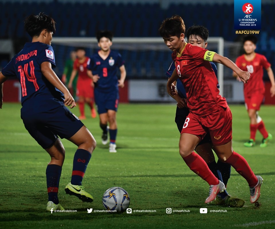 Đội trưởng Nguyễn Thị Tuyết Ngân mở điểm cho U19 nữ Việt Nam. Ảnh: AFC