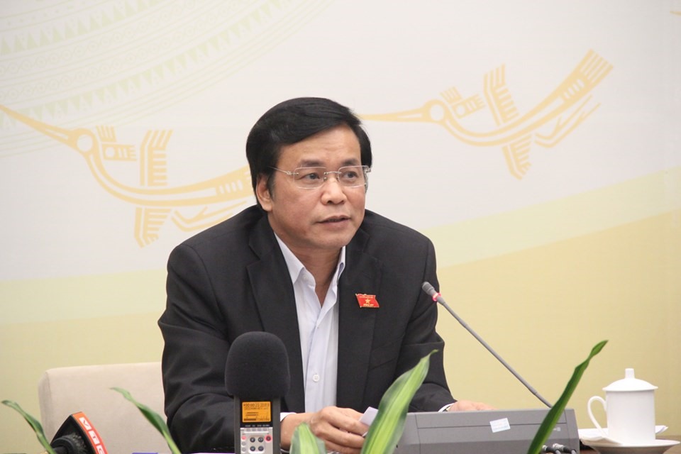 Tổng thư ký Quốc hội Nguyễn Hạnh Phúc thông tin tới báo chí. Ảnh CN.