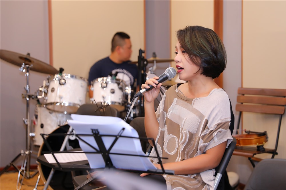 Ca sĩ Thái Thuỳ Linh là một trong những nghệ sĩ góp mặt trong chương trình.