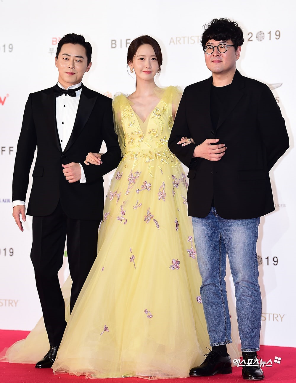 Jo Jung Suk cùng Yoona và đạo diễn Lee Sang Geun của bộ phim “EXIT“. Ảnh: LHPBS.