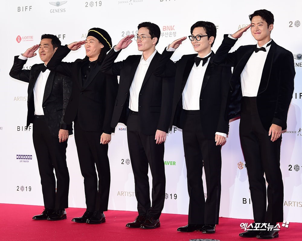 Ryu Seung Ryong, Jin Sun Kyu, đạo diễn Lee Byung Hun, Lee Dong Hwi và Gong Myung. Ảnh: LHPBS.