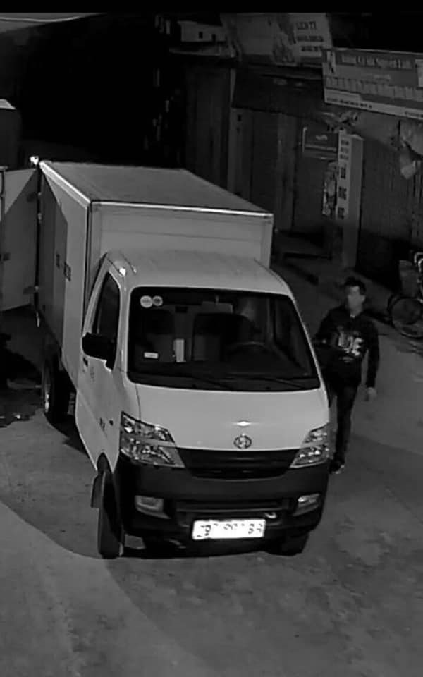 Camera ghi lại hình ảnh đối tượng Hà Công Dơn thực hiện hành vi trộm cắp chiếc xe.