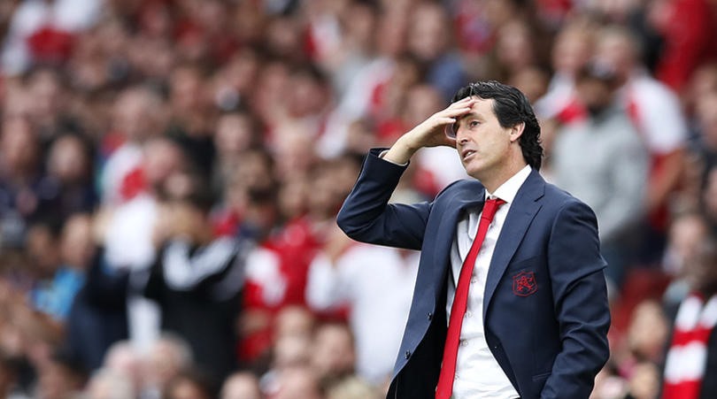 CĐV Arsenal bắt đầu mất niềm tin với HLV Emery.