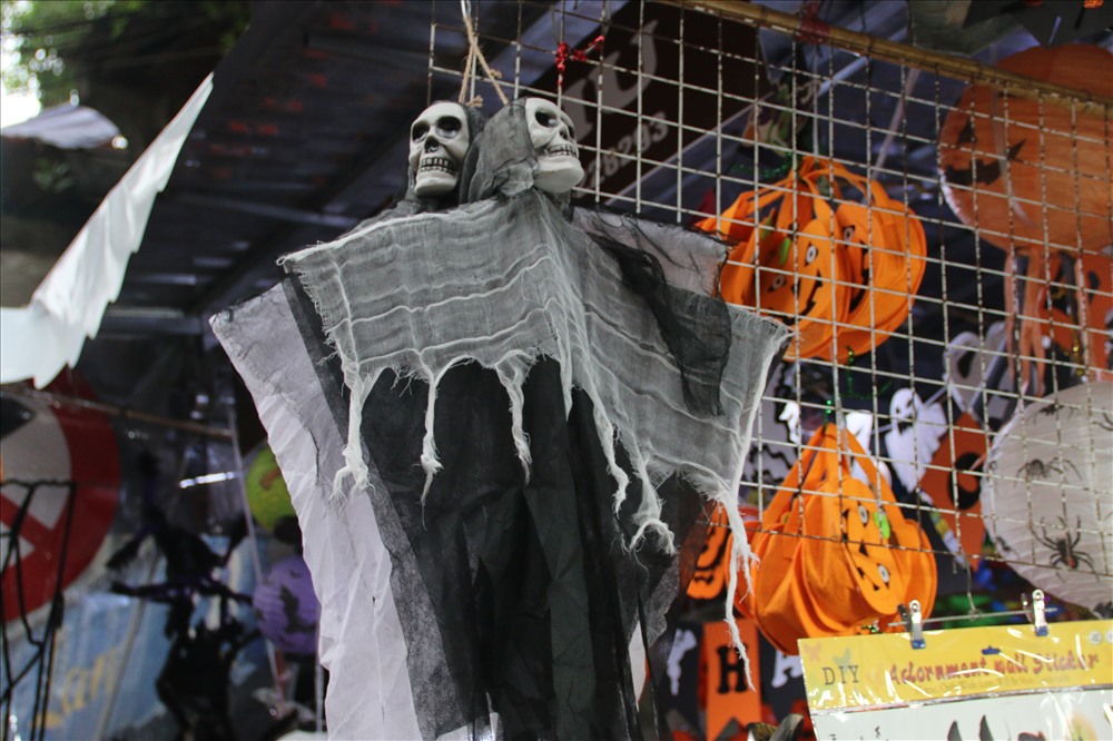 Áo choàng thần chết cũng là một trong những trang phục tăng sức ma quái trong dịp lễ Halloween.