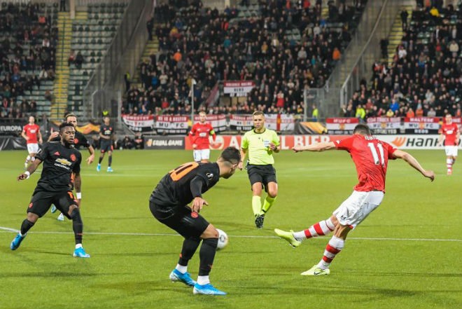 AZ Alkmaar vững vàng trước Man Utd, bất bại 7 trận liên tiếp trên sân nhà. Tín hiệu không vui dành cho đội bóng của Đoàn Văn Hậu trước cuộc đối đầu ngày 19.10.