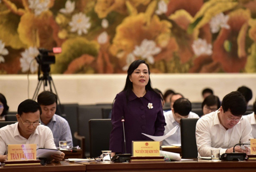 Bộ trưởng Bộ Y tế Nguyễn Thị Kim Tiến giải trình tại phiên họp của Ủy ban Về các vấn đề xã hội của Quốc hội sáng 3.10.