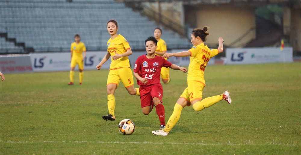 Các cô gái Hà Nam chịu thất bại 0-1 trước Hà Nội và đánh mất luôn huy chương tại giải đấu.