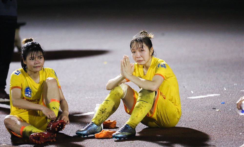 Hồng Nhung là cầu thủ khóc nhiều nhất bên phía Phong Phú Hà Nam.