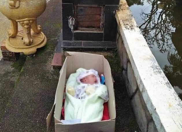 Bé trai khoảng 2 tháng tuổi bị bỏ rơi ở Đắk Nông. Ảnh: Chính Cương/baovephapluat.vn