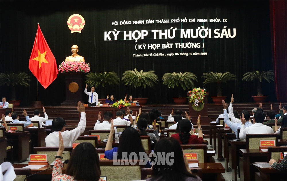 Đại biểu HĐND TP.Hồ Chí Minh thông qua chủ trương chính sách bồi thương cho dân khu 4,39 ha ở Thủ Thiêm.  Ảnh: Phan Anh