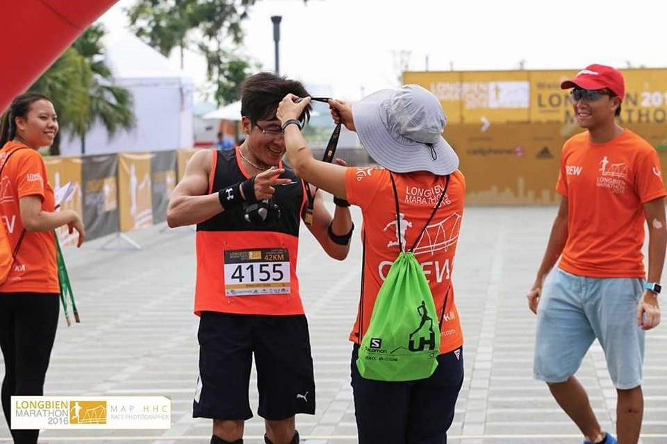 Đinh Hữu Toàn ở giải marathon đầu đời tại Longbien Marathon 2016. Ảnh: NVCC