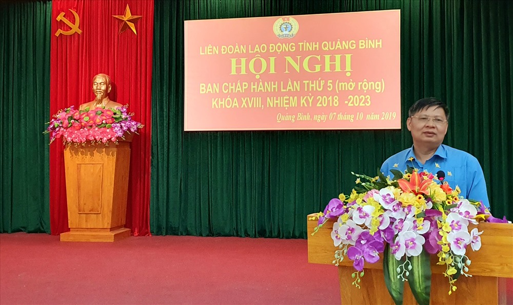 Ông Phan Văn Anh - Phó Chủ tịch Tổng LĐLĐ VN phát biểu tại hội nghị. Ảnh: Lê Phi Long
