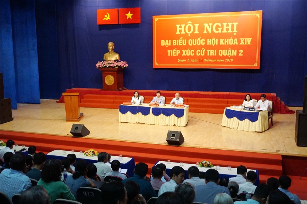 Đại biểu Quốc hội TP Hồ Chí Minh tiếp xúc cử tri quận 2. Ảnh: M.Q