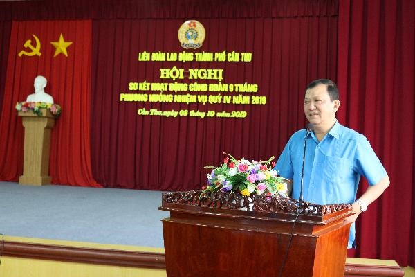 Ông Trần Văn Tám - Chủ tịch LĐLĐ TP Cần Thơ phát biểu bế mạc tại buổi hội nghị. Ảnh: Thành Nhân