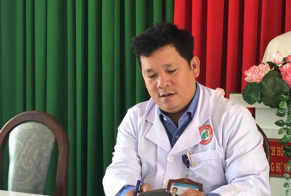 Ông Lê Văn Tiến – Giám đốc Bệnh viện Đa khoa tỉnh Lâm Đồng, khẳng định bà Ái Sa chỉ là nữ hộ sinh ở Khoa Sản. Ảnh: HL