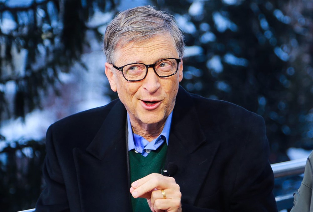 Trong 1 tiếng rưỡi, Bill Gates kiếm số tiền bằng một người Mỹ có bằng cử nhân làm cả đời. Một người đàn ông Mỹ có bằng cử nhân kiếm được khoảng 2,2 triệu USD trong suốt cuộc đời. Bill Gates chỉ mất có hơn 100 phút để làm ra chừng đó tiền. Ảnh: CNBC