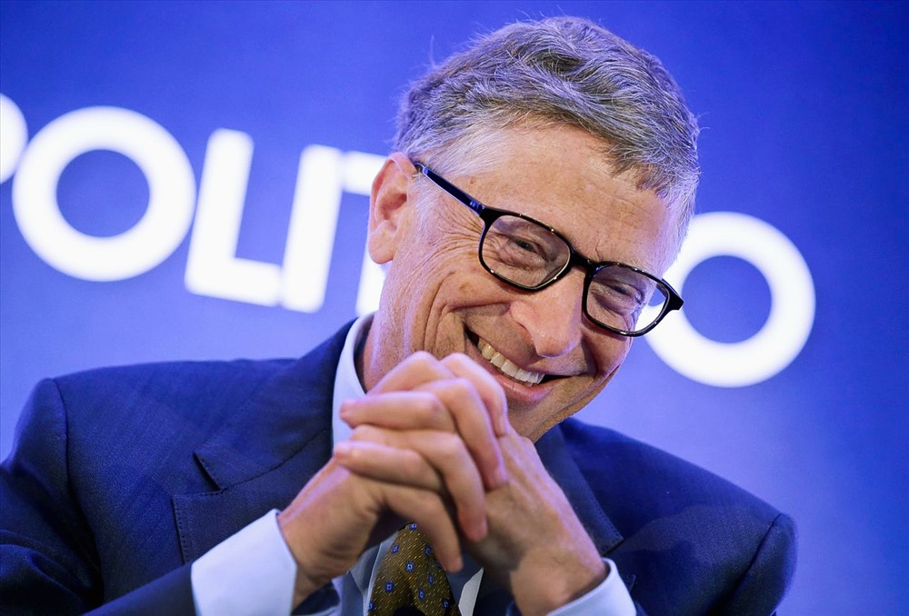 Bill Gates khẳng định không chọn cách “phòng thủ” theo kiểu giữ phần lớn tiền mặt mà thứ ông yêu thích là cổ phiếu. Theo số liệu của Bloomberg, Gates hiện sở hữu khoảng 60 tỉ USD cổ phiếu, chiếm 60% tài sản của ông.  Ảnh: Getty Images