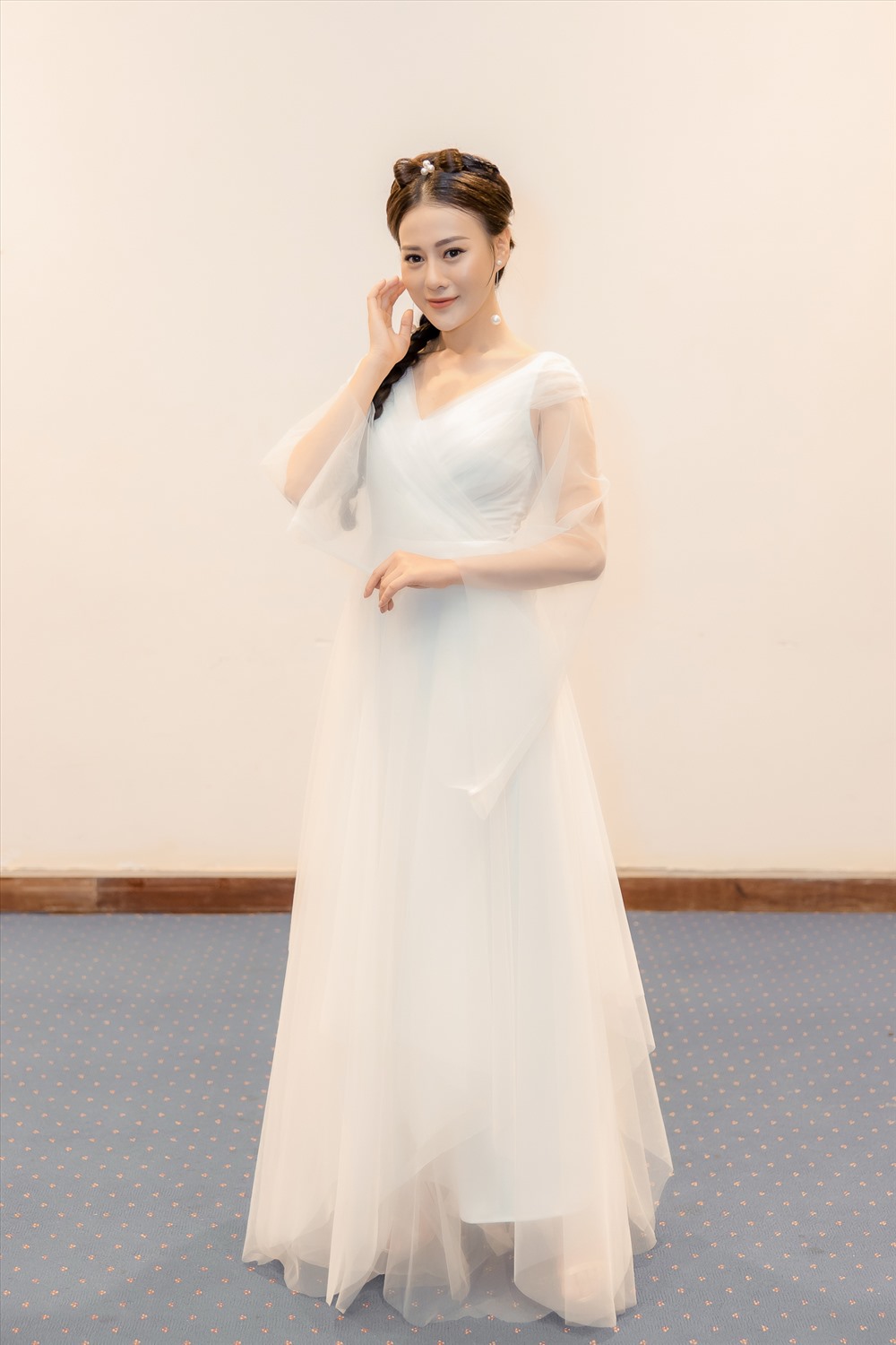 Nữ diễn viên Phương Oanh hoá thân thành Tiểu Long Nữ tại Tuần lễ thời trang VIệt Nam. Ảnh: Thành Đạt.