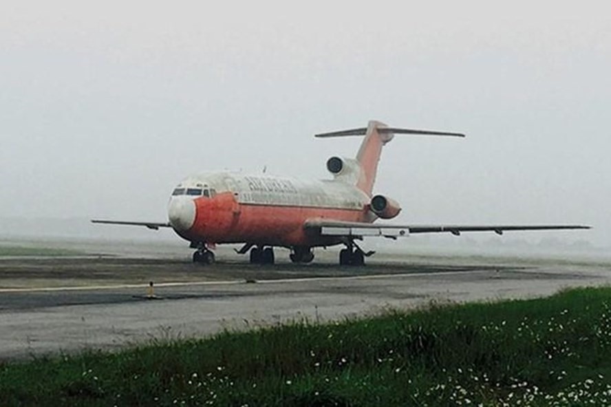Chiếc máy bay bị bỏ hoang ở sân bay Nội Bài 12 năm. Ảnh: VOV