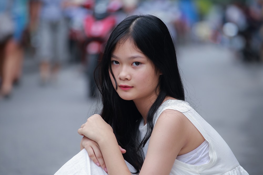 Mẫu teen Hà Thiên Trang là học viên nhỏ tuổi nhất (12 tuổi) của Gặp Gỡ Mùa Thu nhưng đã có ba năm theo học lớp diễn xuất của chương trình.