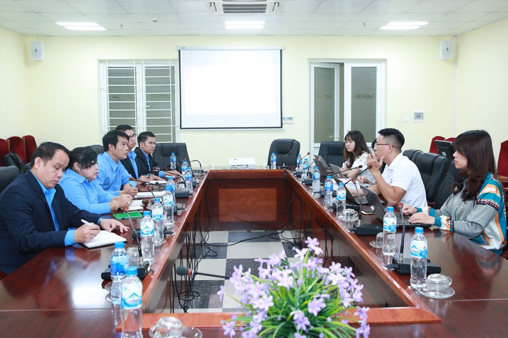 Buổi làm việc của đoàn đại biểu báo Heng Ngan (Lào) với Báo Lao Động. Ảnh: Hải Nguyễn