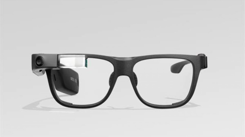 Google ra mắt “kính thông minh” Google Glass. Ảnh: CNBC