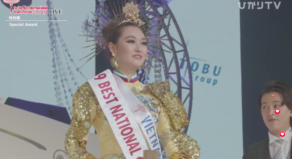 Kết quả dù gặp sự cố, Á hậu Tường San vẫn xuất sắc giành giải “Trang phục dân tộc đẹp nhất” tại Miss International 2019. Ảnh: CMH.