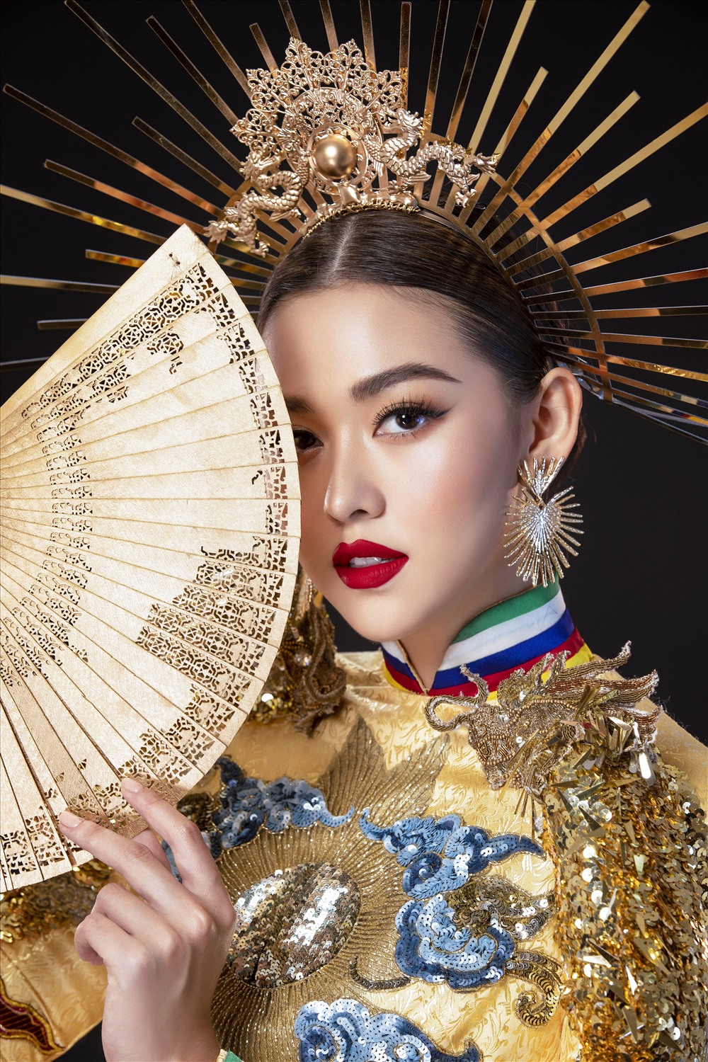 Miss International: Bộ áo dài giúp Tường San giành giải trang phục ...