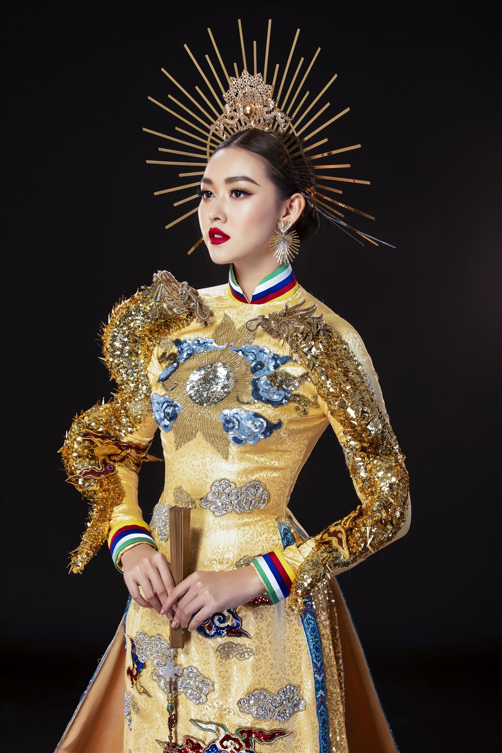 Miss International: Bộ áo dài giúp Tường San giành giải trang phục ...