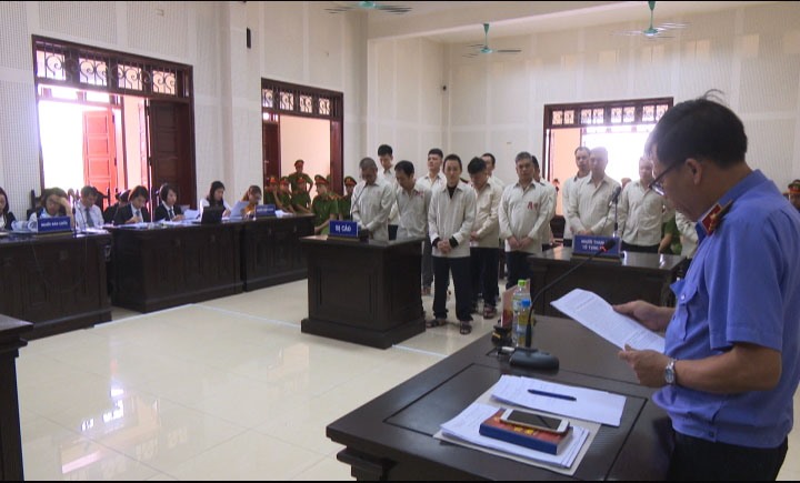 Phiên tòa xét xử các bị cáo trong đường dây ma túy xuyên quốc gia tại Quảng Ninh. Ảnh: CAQN