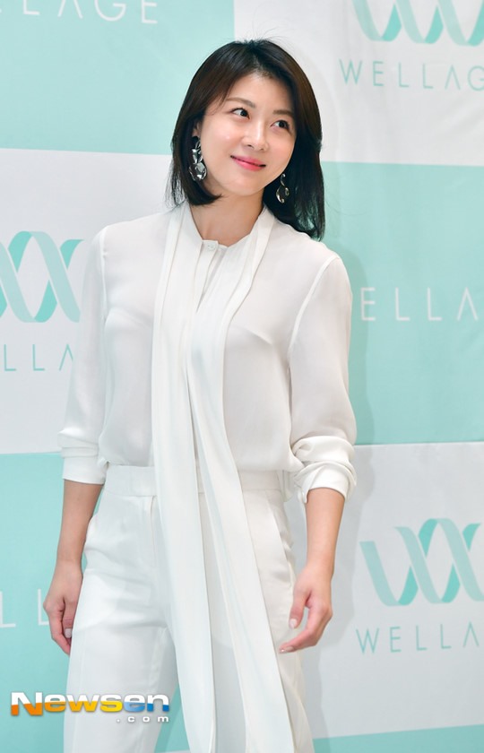 Gương mặt Ha Ji Won không có dấu hiệu của thời gian.