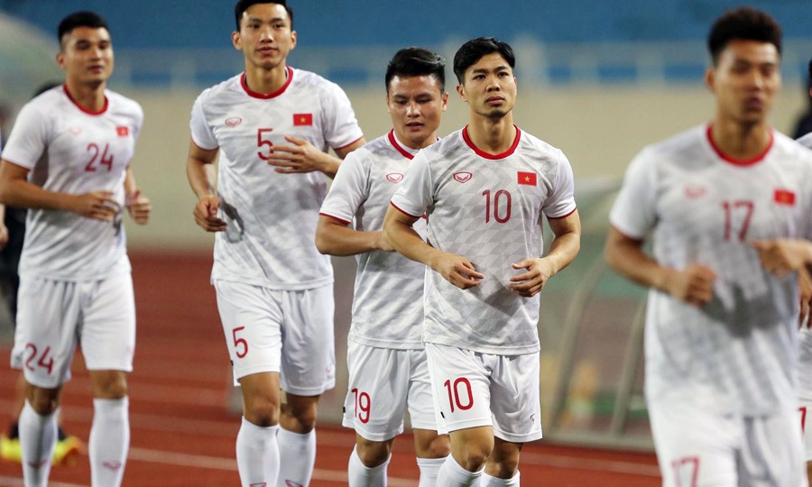 Sau UAE 1 giờ đồng hồ, các tuyển thủ Việt Nam cũng đã bước vào tập luyện