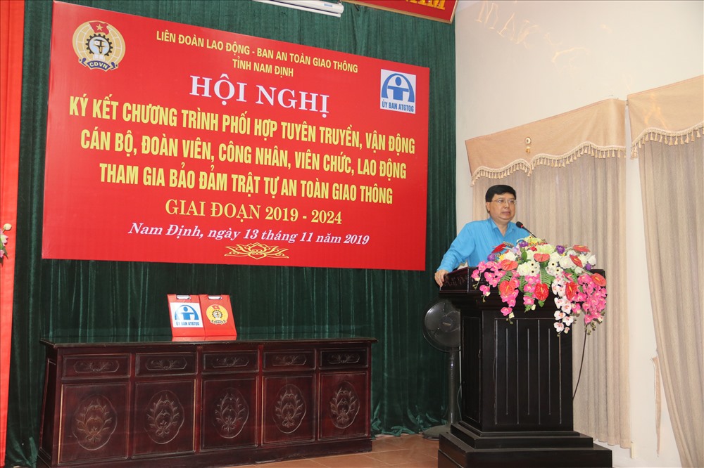 Đồng chí Vũ Văn Nghĩa – Tỉnh ủy viên, Ủy viên Ban Chấp hành Tổng Liên đoàn Lao động Việt Nam - phát biểu tại Hội nghị.