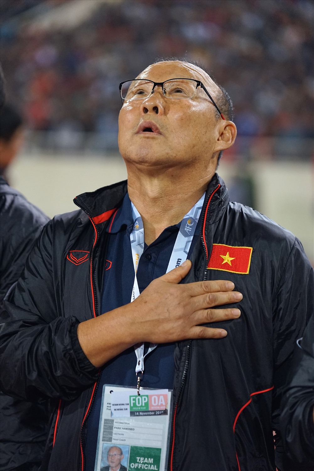 Như thường lệ, huấn luyện viên Park Hang-seo luôn đặt tay lên ngực trái khi quốc ca Việt Nam vang lên.