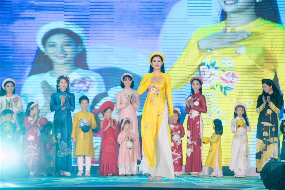 Hoa hậu Ngọc Hân hiện tập trung vào niềm đam mê thiết kế áo dài Việt Nam.