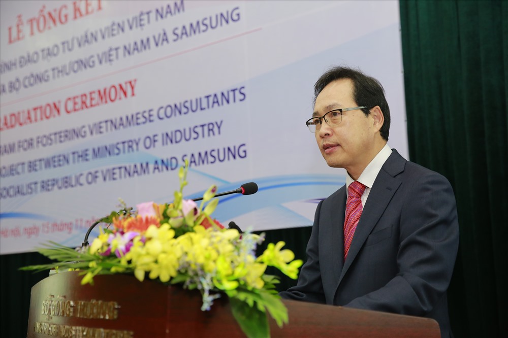 Ông Choi Joo Ho, Tổng Giám đốc Samsung Việt Nam phát biểu tại lễ tổng kết.