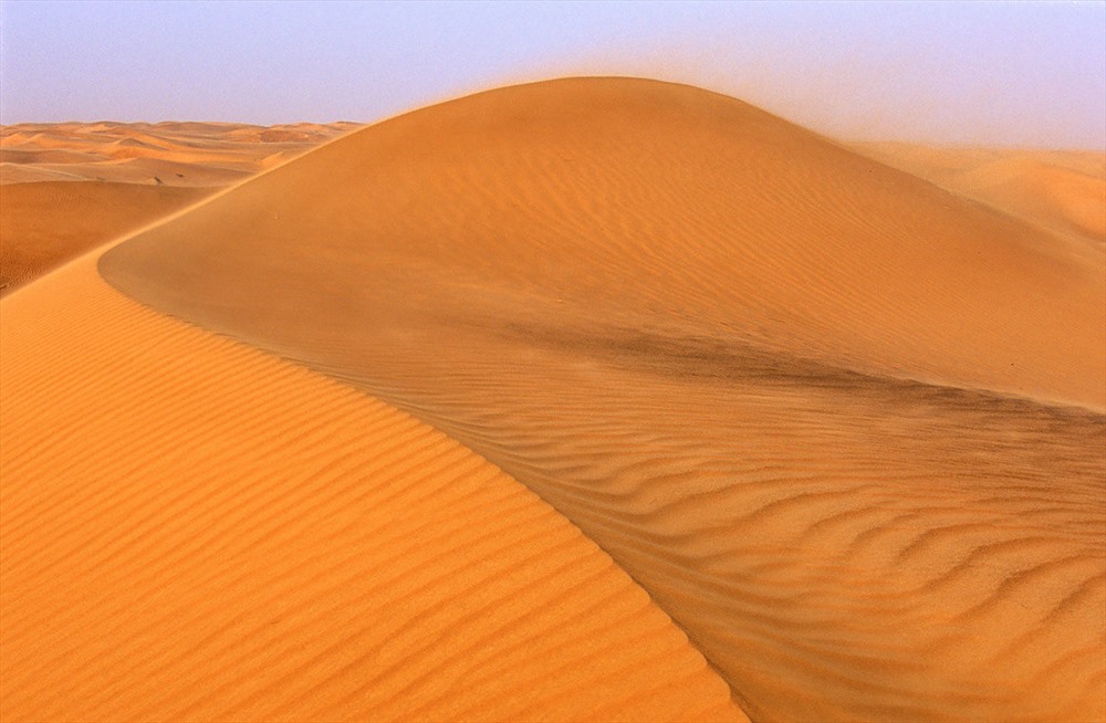 Sa mạc đỏ rộng lớn của UAE. Ảnh: Flickr.