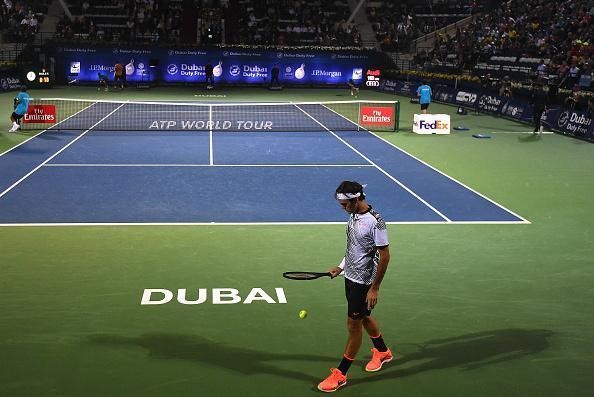 Quần vợt tại UAE đang càng phổ biến. Giải vô địch quần vợt Dubai hàng năm được tổ chức tại Dubai. Trong ảnh: Roger Federer trong trận đấu thứ hai ở UAE. Ảnh: Neo Prime Sport