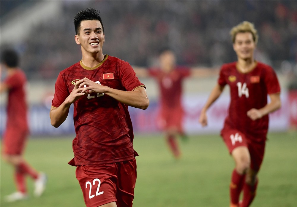 Người hùng Tiến Linh với pha làm bàn duy nhất trong chiến thắng 1-0 của tuyển Việt Nam trước UAE. Ảnh: Sơn Tùng