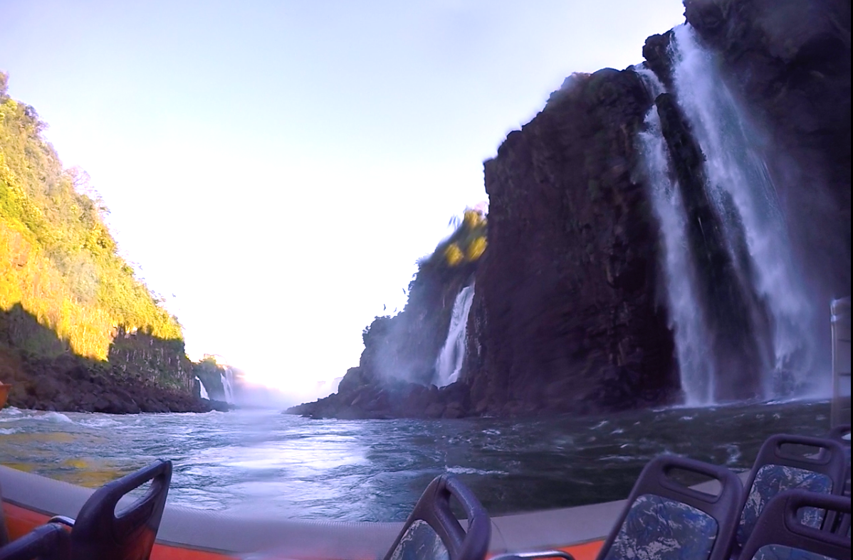Một số hình ảnh tác giả ở thác Iguazu phải sử dụng máy quay chống nước Gopro. Ảnh: Đ.D.H